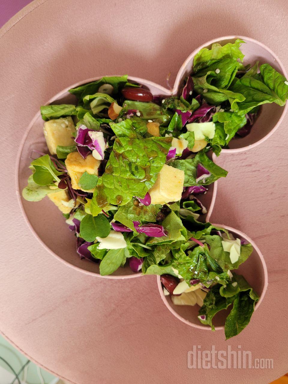 맛있어요
날마다 다른 샐러드먹으니까
