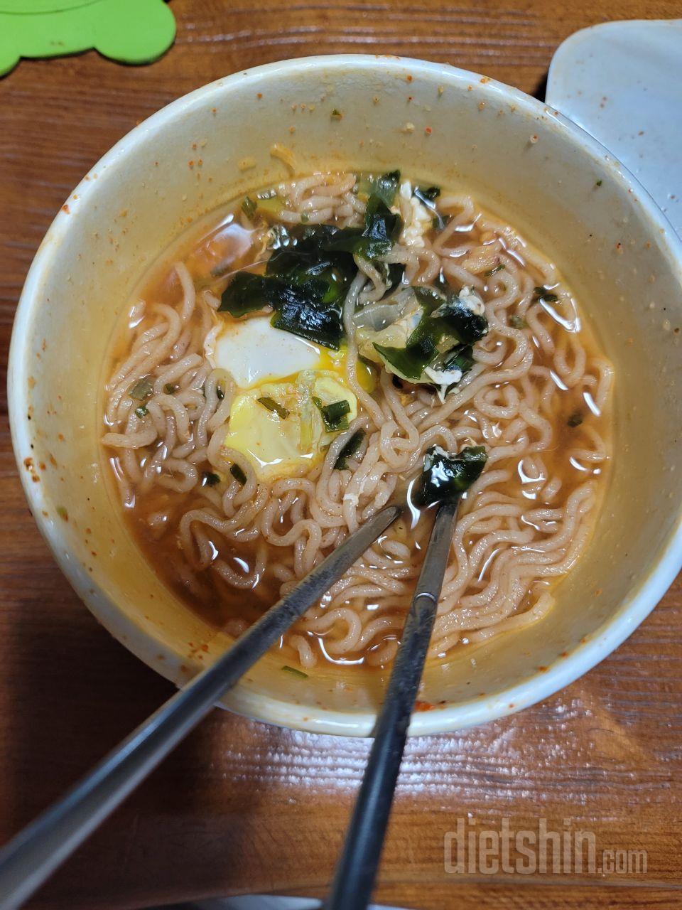 면이 쫄깃하진 않지만 부드럽고 향도