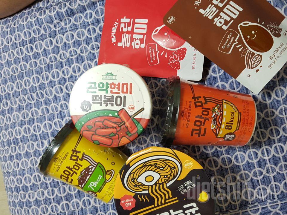 맛있어요 ㅜㅜ 아무래도 곤약면이다 보