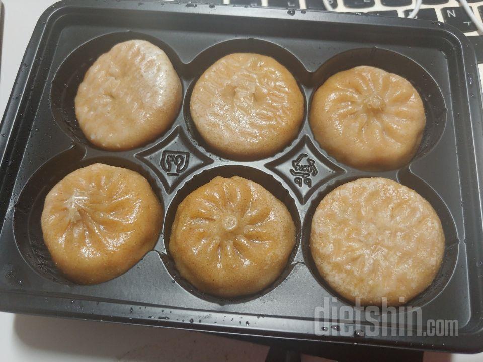 사진은 같이 산 만두.
아직 안먹어봐