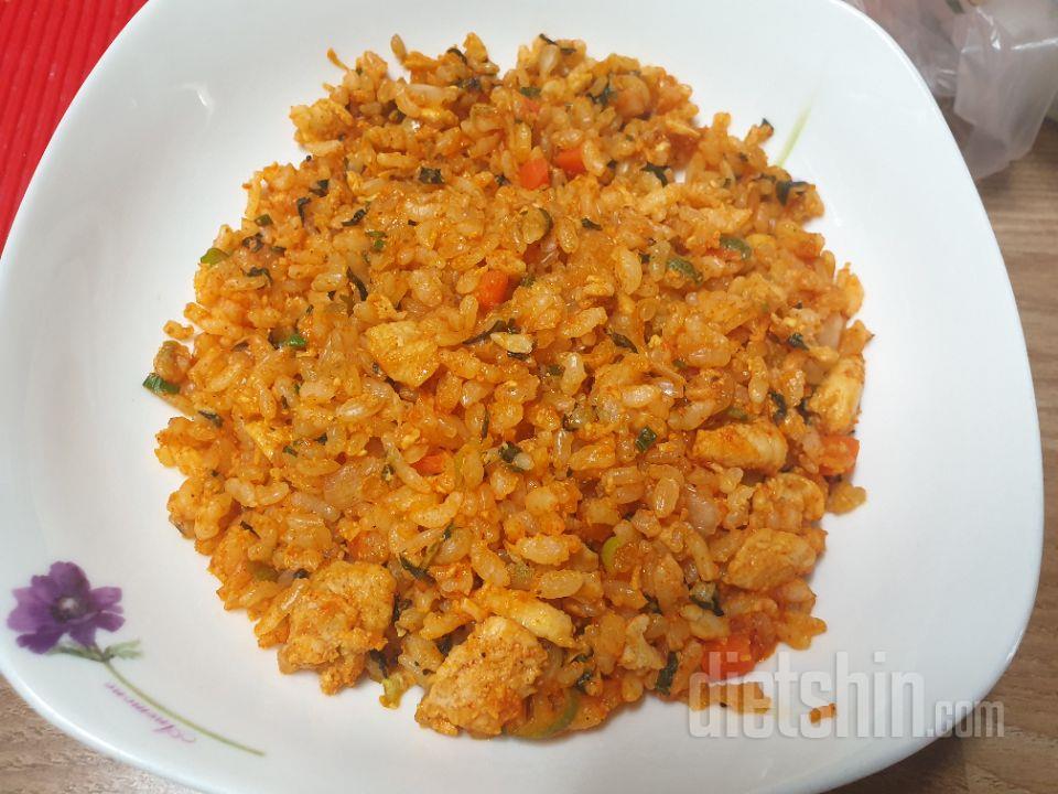 맛도 살짝 매콤한게 괜찮구 씹는 느낌