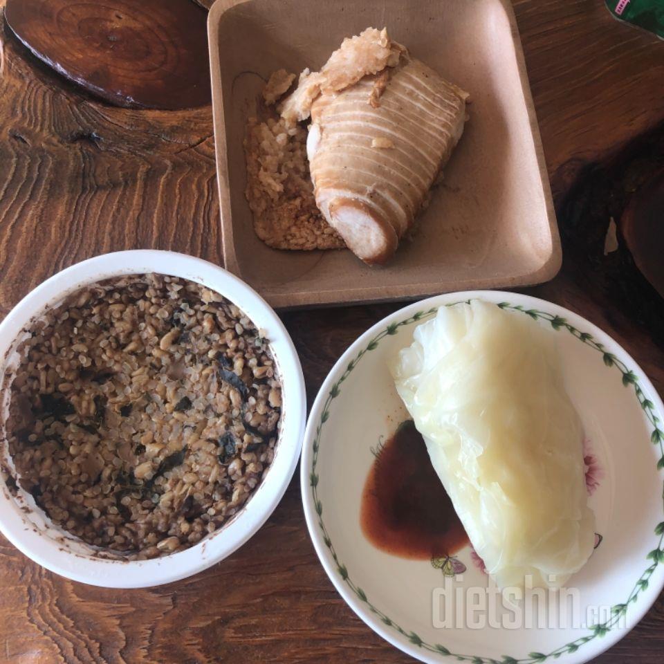 맛있어요 두부된장이랑 매콤닭!!