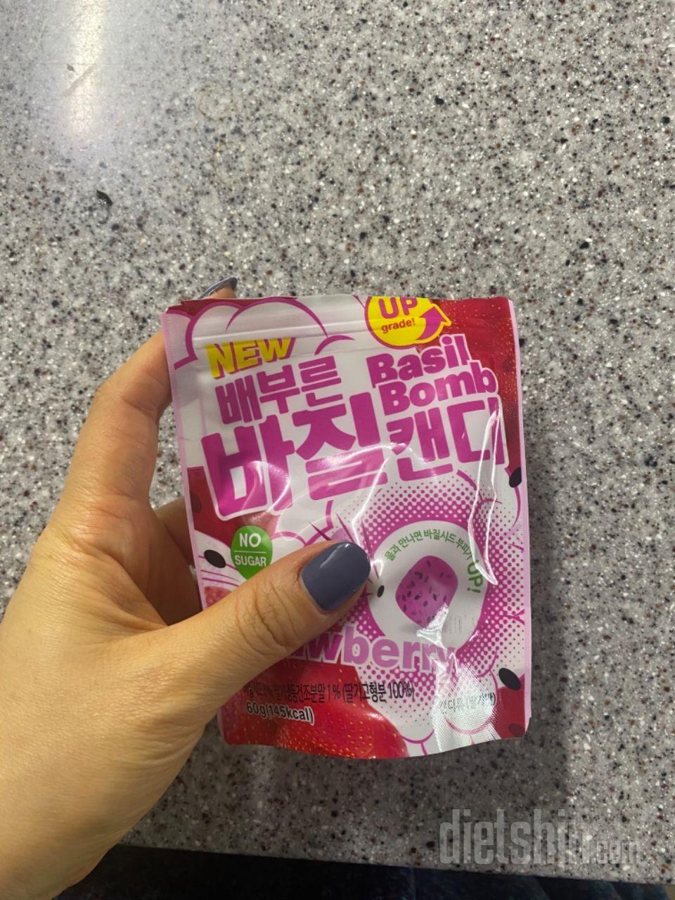 생각보다 작아요 아껴먹어야겠어요