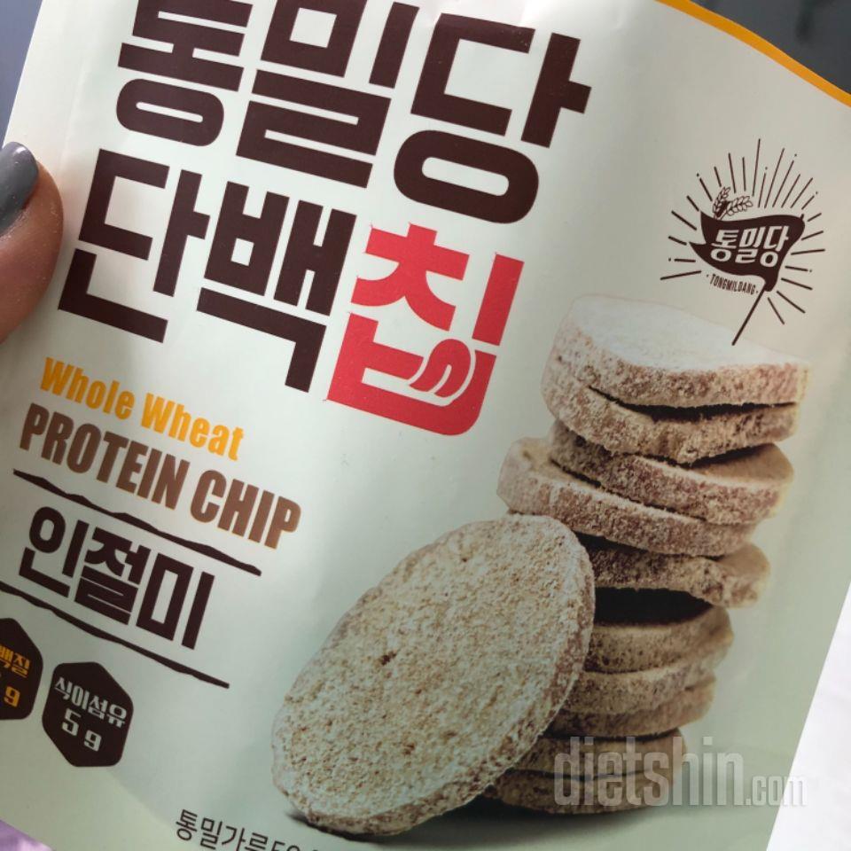 언제먹어도 맛잇어요 과자는 맨날 이거