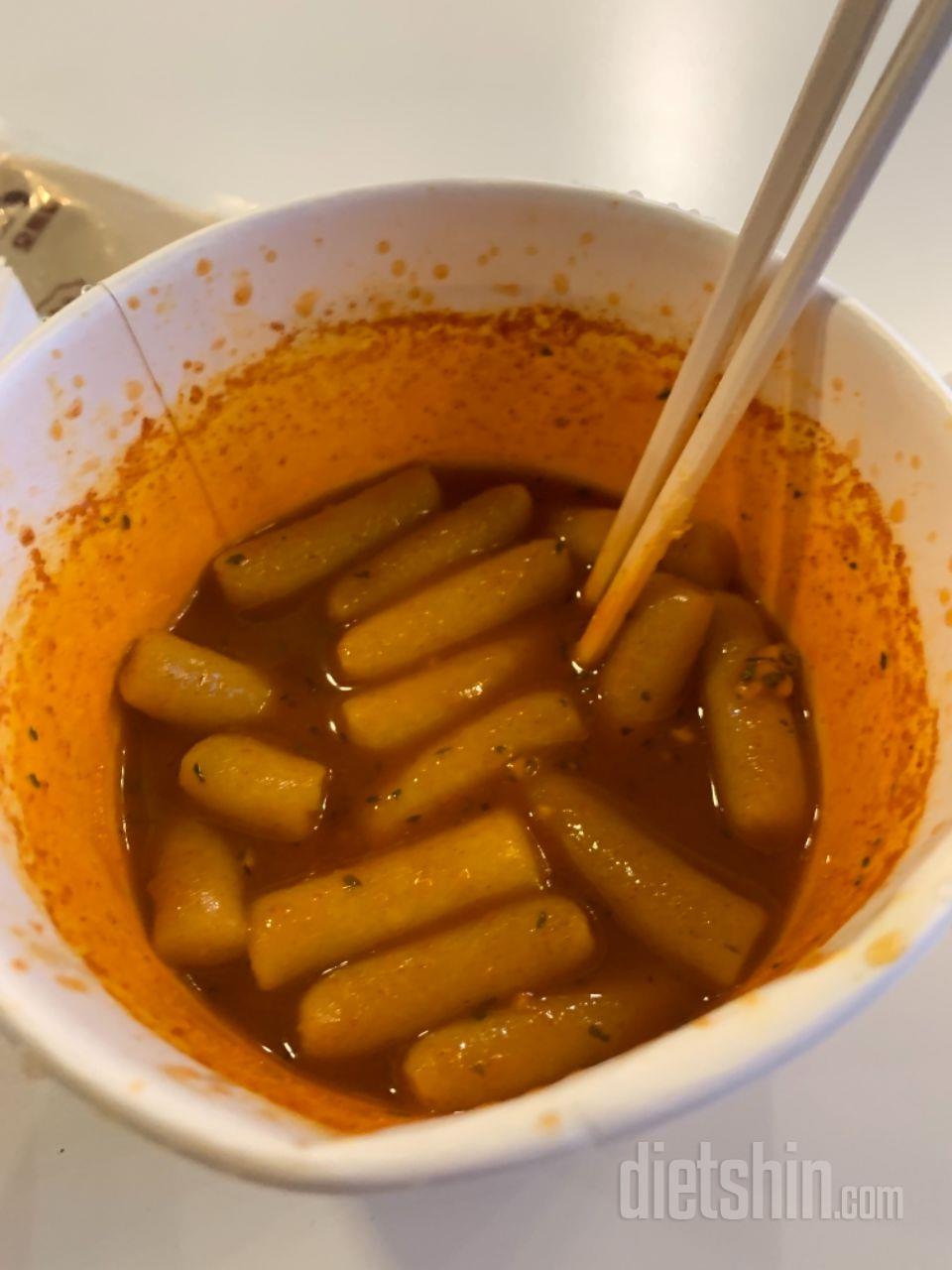 떡볶이 하 .. 계속 생각나ㄱㅔ해요
