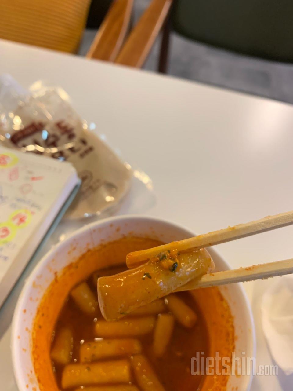 떡볶이 하 .. 계속 생각나ㄱㅔ해요
