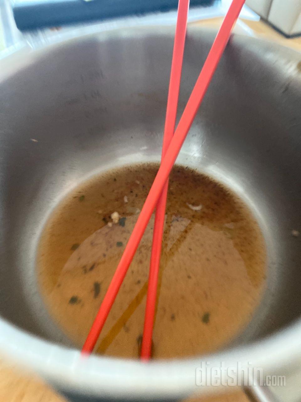 국물이 아주 얼큰~~~해요! 일반 라