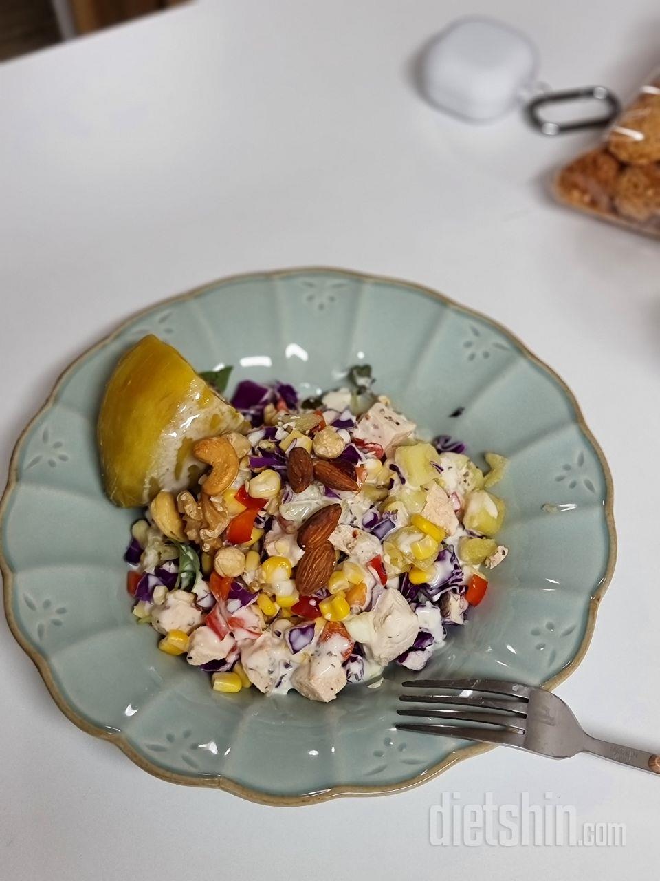 잘먹고있는데
양이 쪼메만 더 많았어도