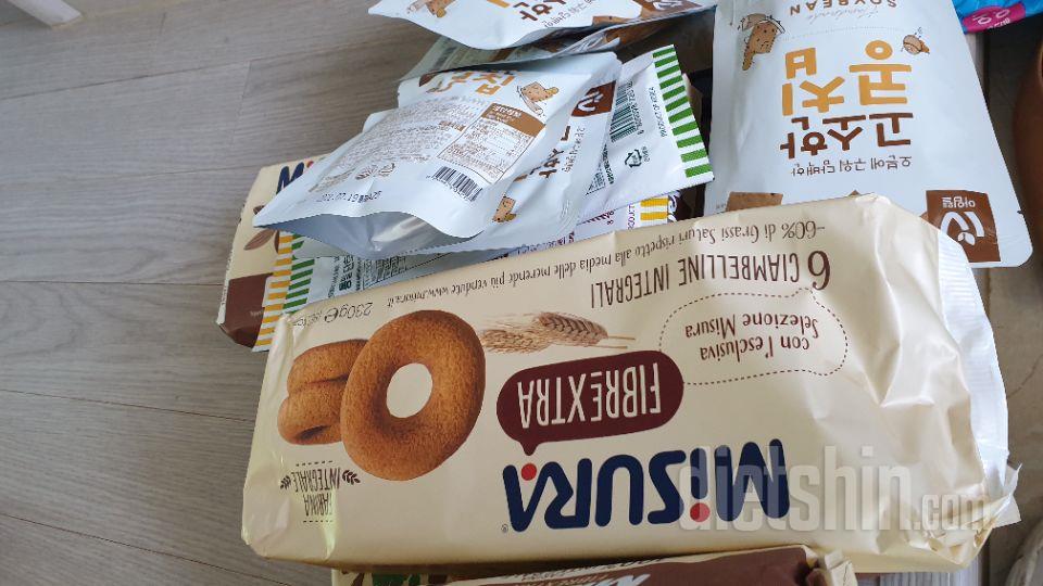 고소하니 맛있어요
간식으로 딱!!!~