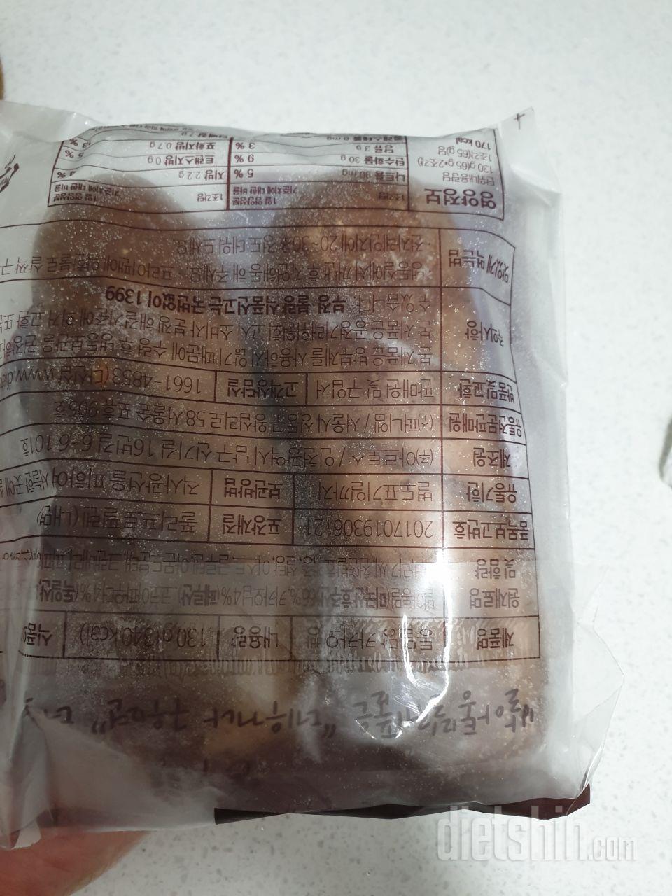 카카오빵 맛있네요.
유통기한이 짧아