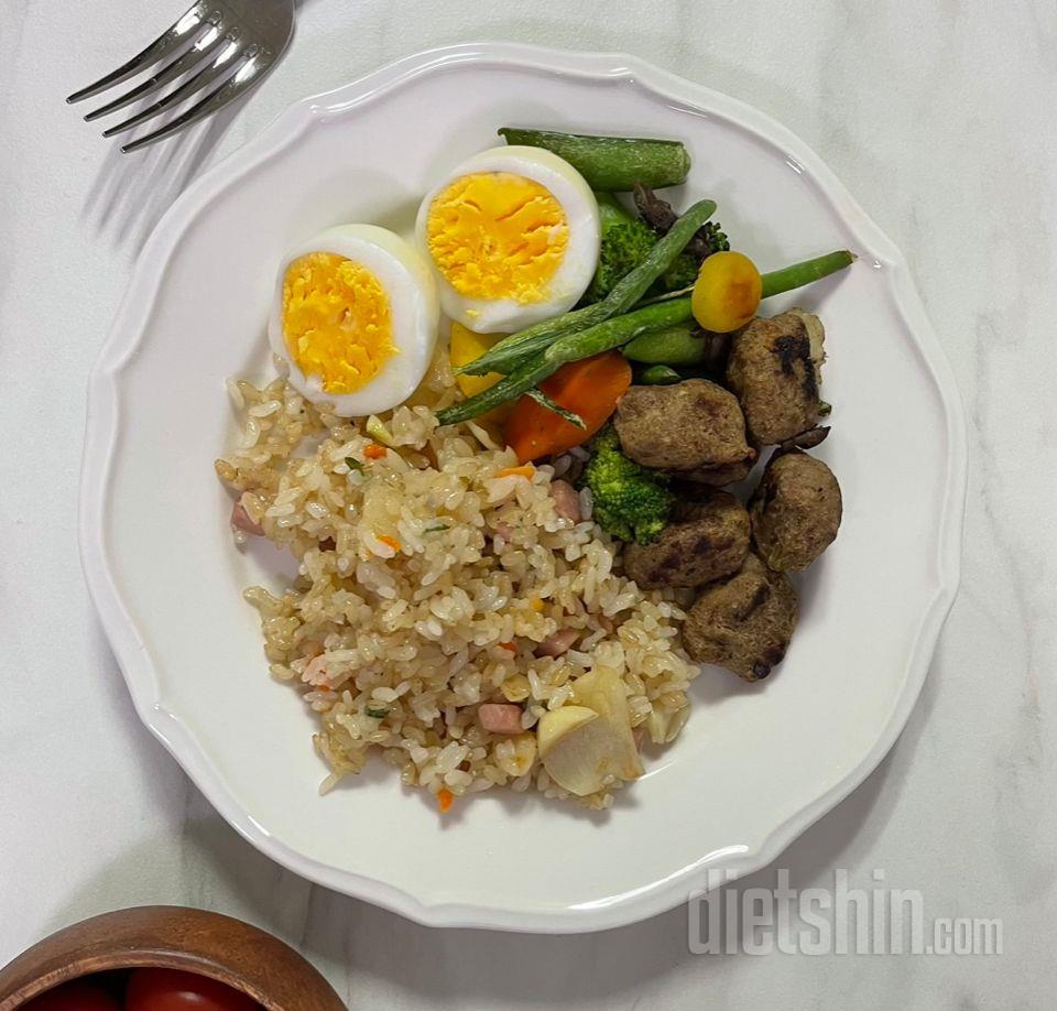 약간 퍽퍽한느낌이있지만 고소하고 맛있