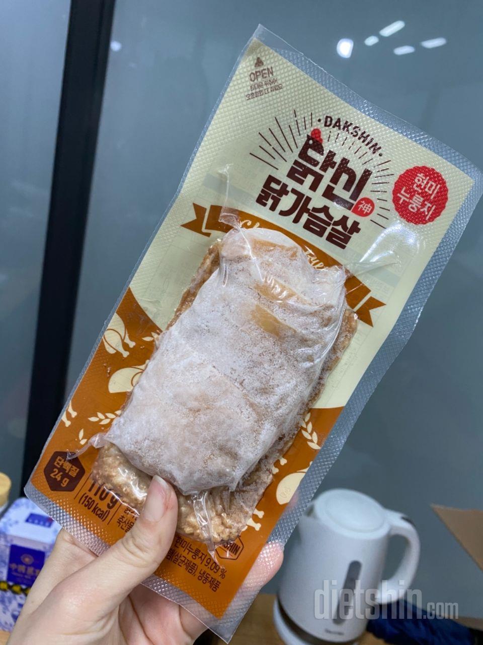 한끼 든든해요 💙
닭가슴살이 뻑뻑한