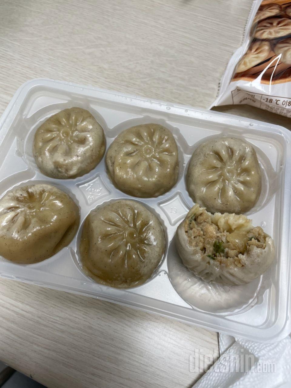 일반 편의점 만두랑 똑같이 맛있어요