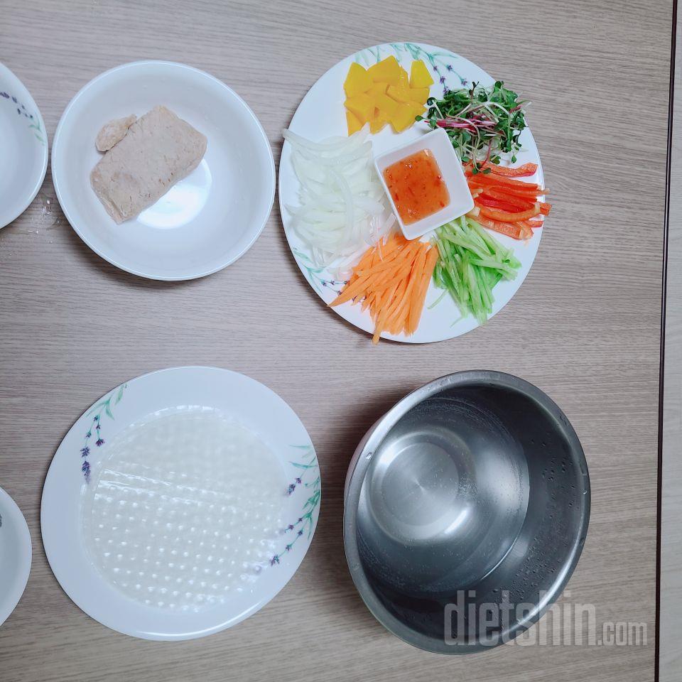 너무 맛있어서 계속 먹게 되네요
닭가