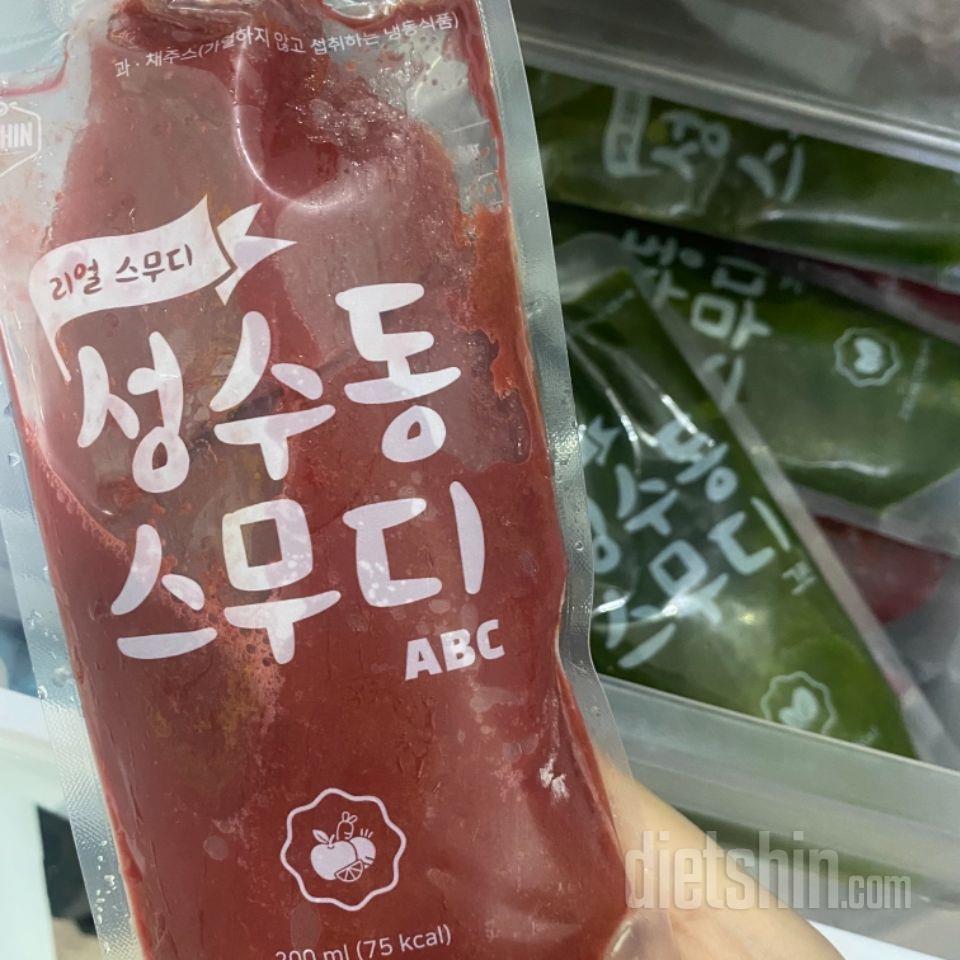 오랜만에 스무디 사려는데 새로 나왔길