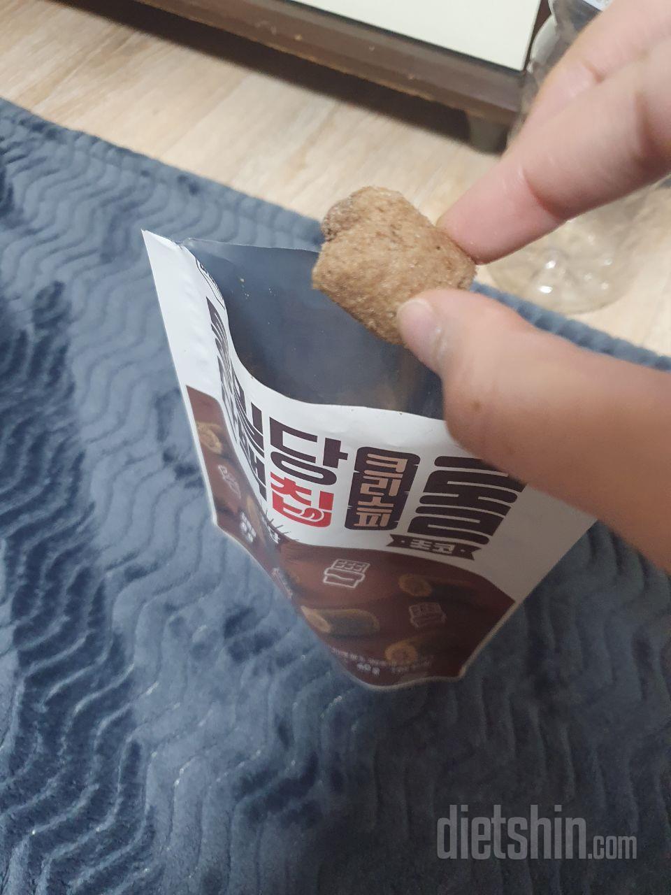 크리스피치즈맛만먹어보고시킨건데 초코도