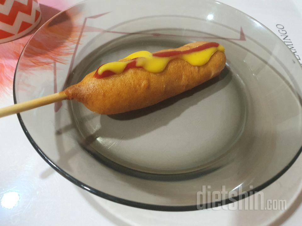 핫도그 너무 맛있어요ㅎㅎ입에 너무 잘