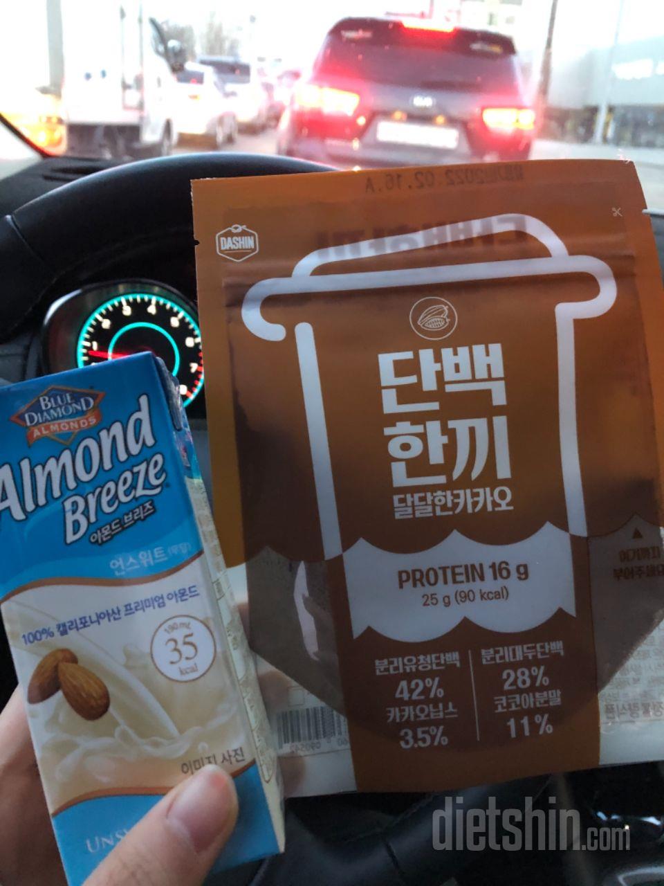 음 곡물맛은 뭔가 밍밍한 미숫가루같고