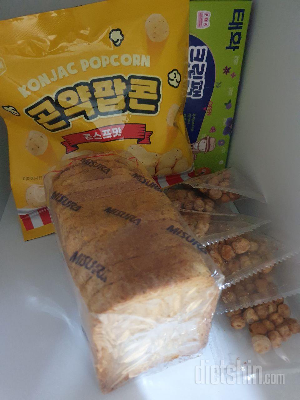 아무맛이 없어요
그냥 바삭 거리는맛~