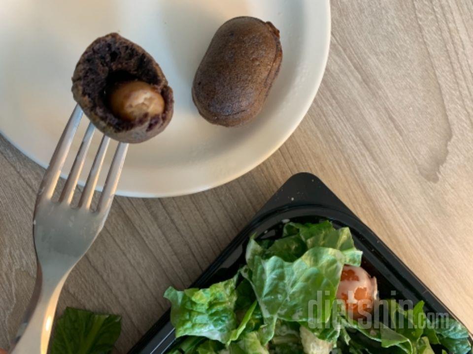 반죽이 쫀쫀하고 맛있는데 소시지가 살