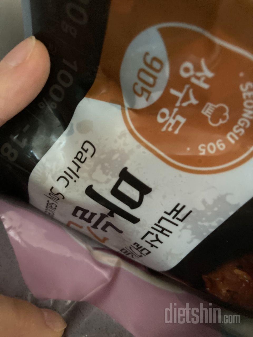 아직 안먹어봤지만 양념치킨 맛있었으니
