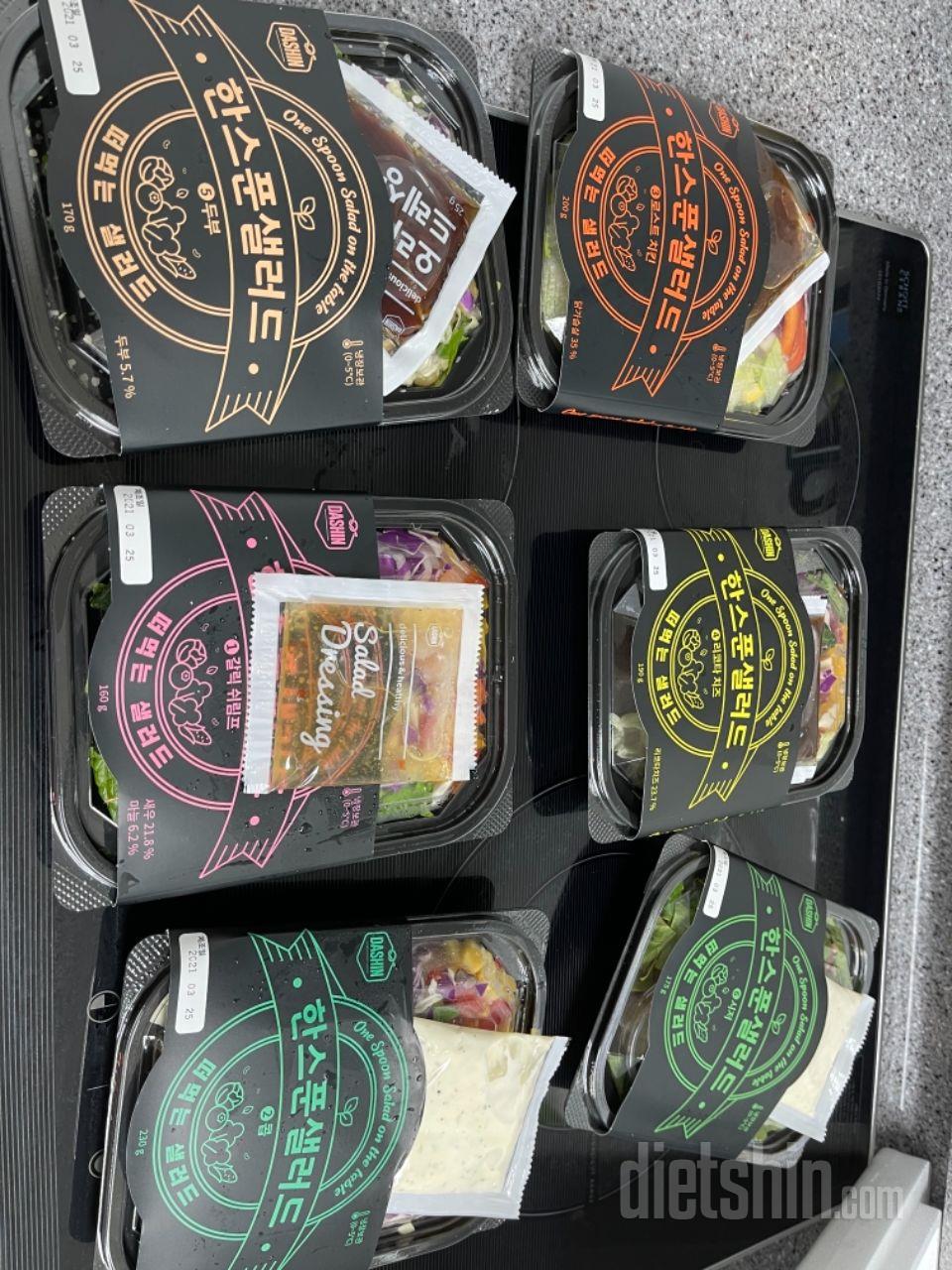 편리하고 맛있네요. 배송하실때 물들은