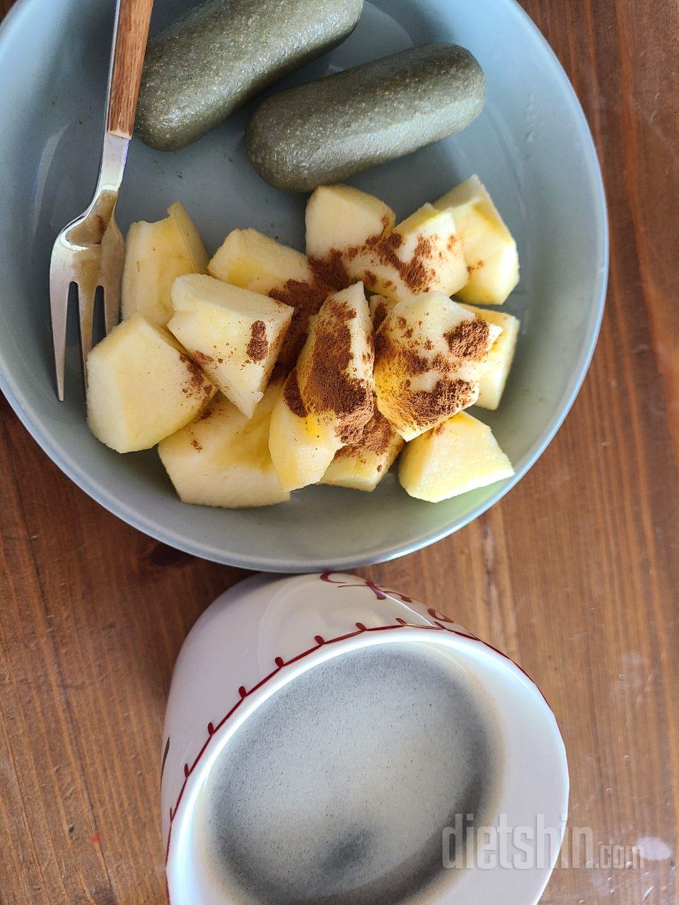 곤약현미떡도맛있는데
치즈설기는 더맛있