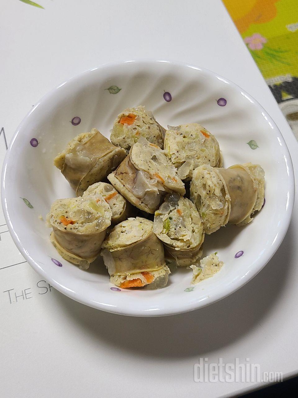생각보다 맛있습니다. 퍽퍽하지도않고~