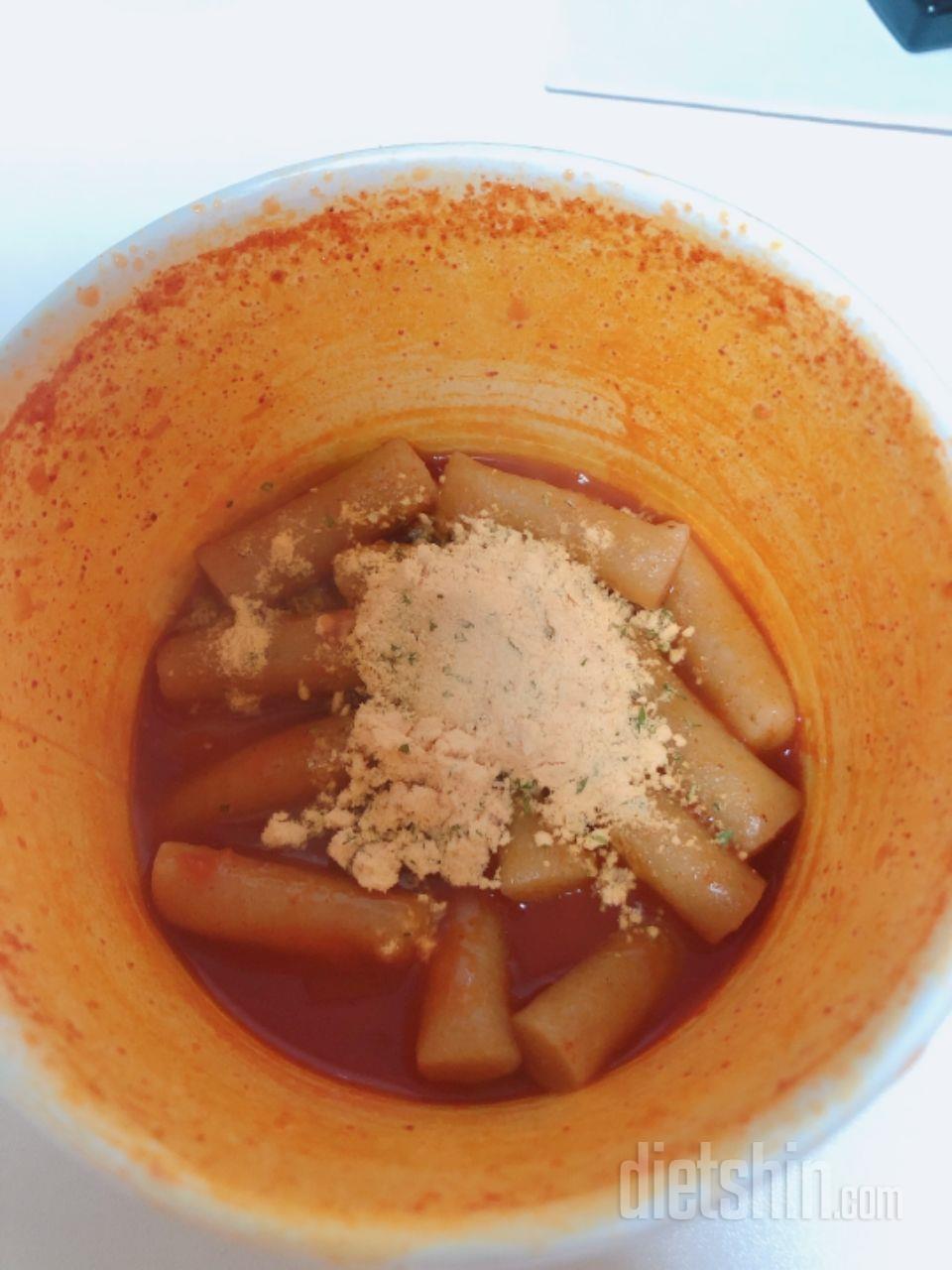 소스 맛있는데 떡의 식감이 생각과는