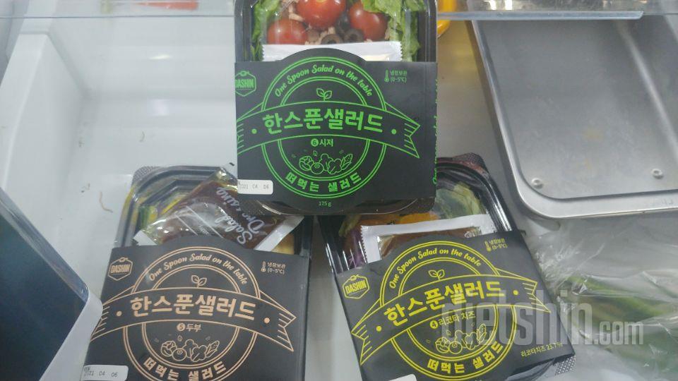 채소들도 신선하고 소스도 잘 어우러지