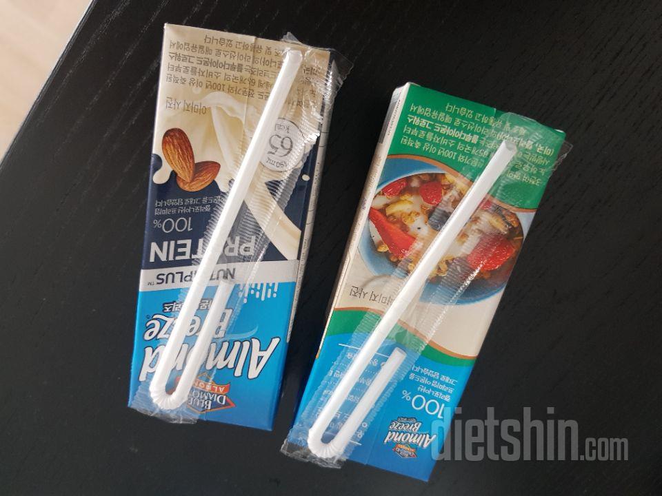 프로틴 시켜봤어요 
맛은 거의 비슷해