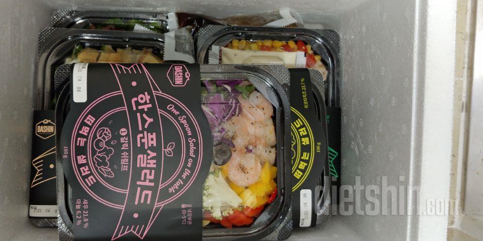 셀러드가 종류별로 있어서 좋아요.
신