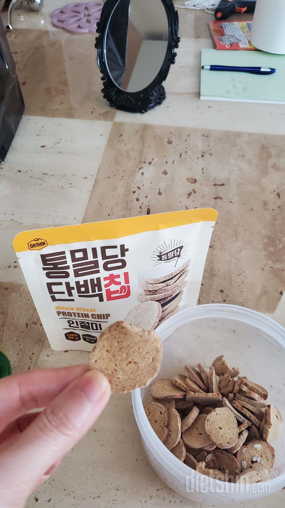 맛있어요
콩칩보다 담백하고 
씹는식감