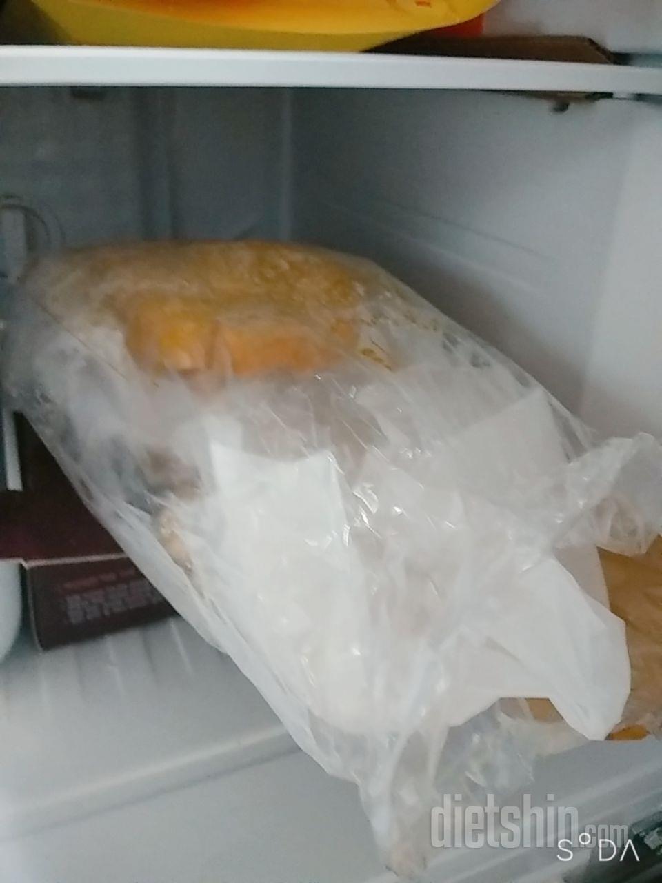 소분해서 먹는데 호박빵은 맛있어서 순