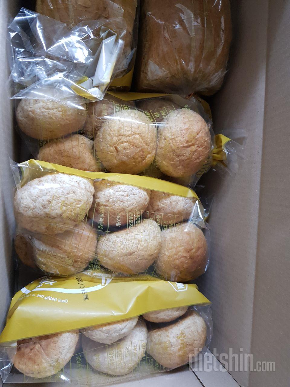 개인적으로는 모닝빵이 제일 맛있습니다