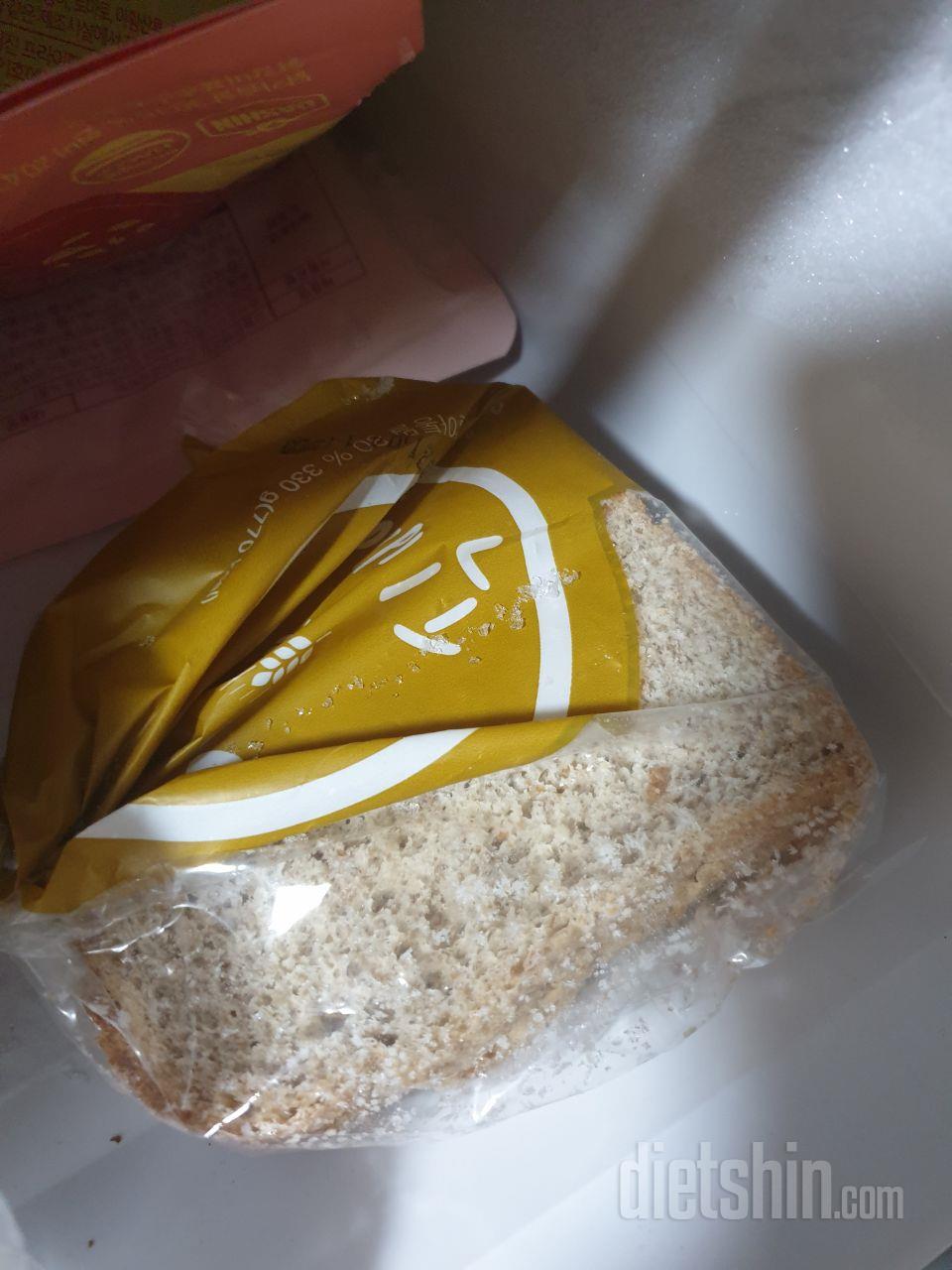 통밀 식빵 맛있습니다! 그릭 요거트