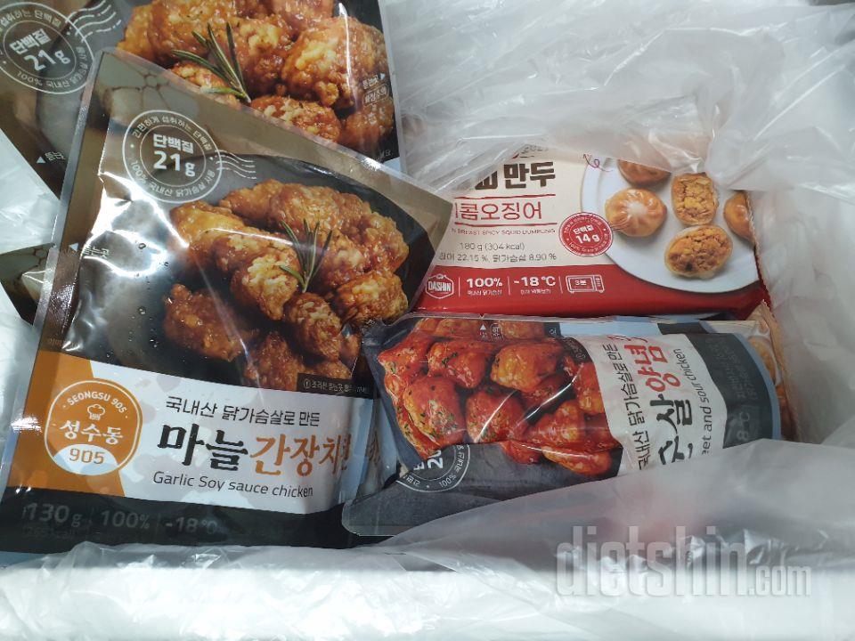 매콤오징어 맛있어요.
닭가슴살 물려서