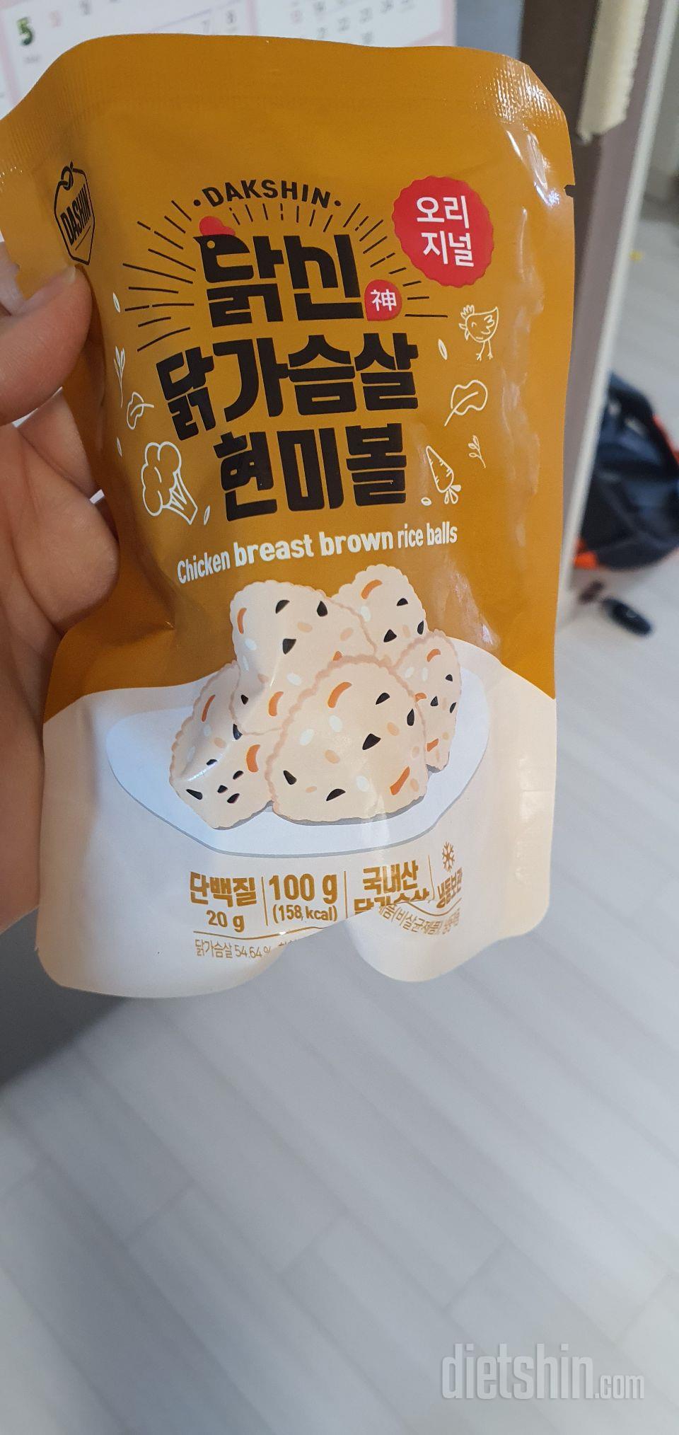저녁에 간편하게 먹어봤어요.
포만감도