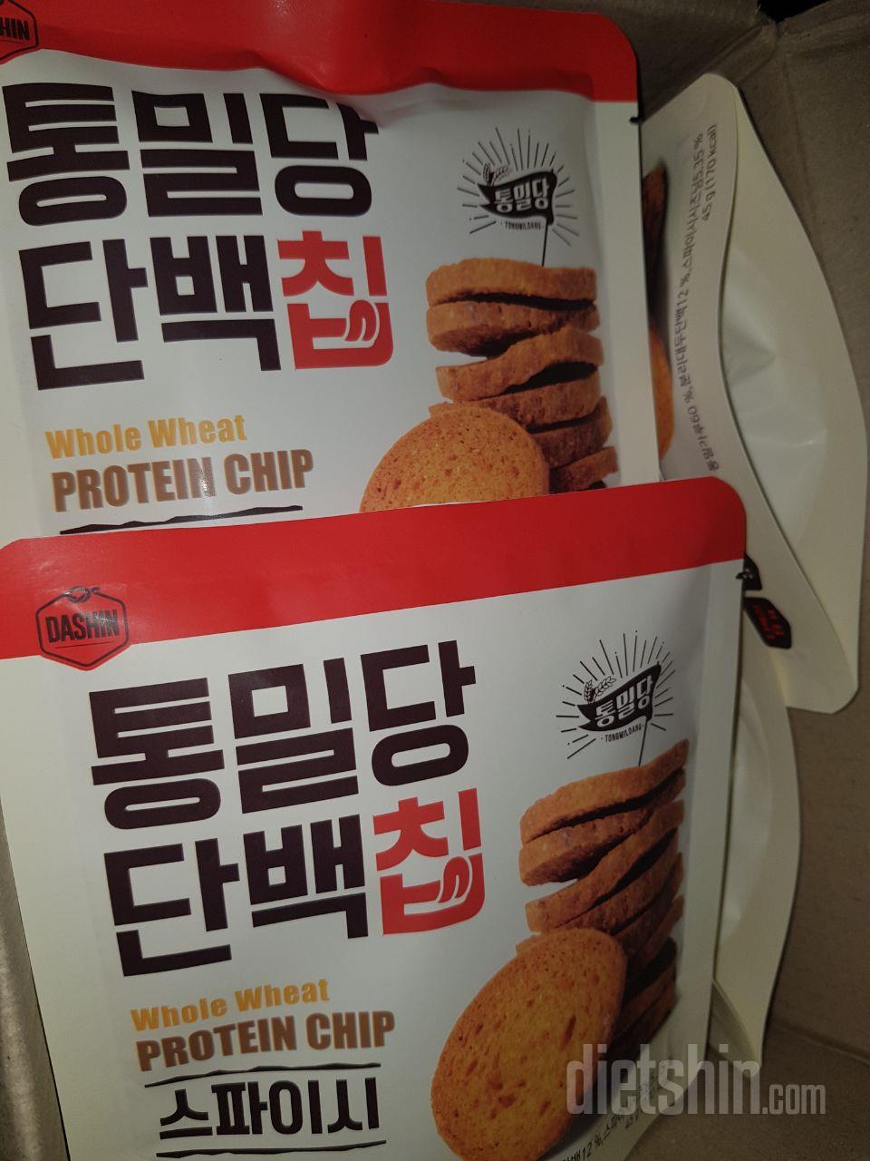 단백칩 딱딱하긴한데 먹고난 뒤에도 생