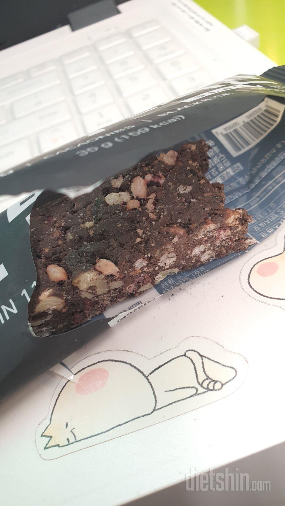 처음에 화이트 시켯다가 이번엔 블랙을