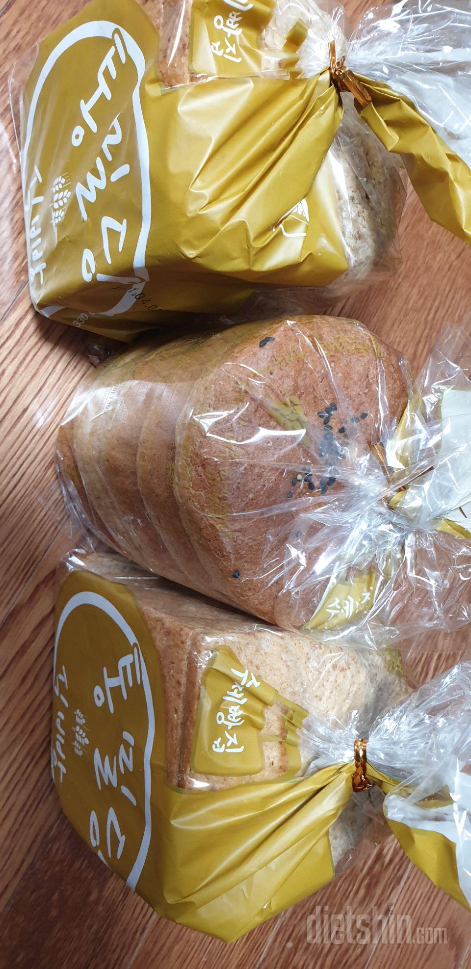 통밀빵이라 믿고 먹어요