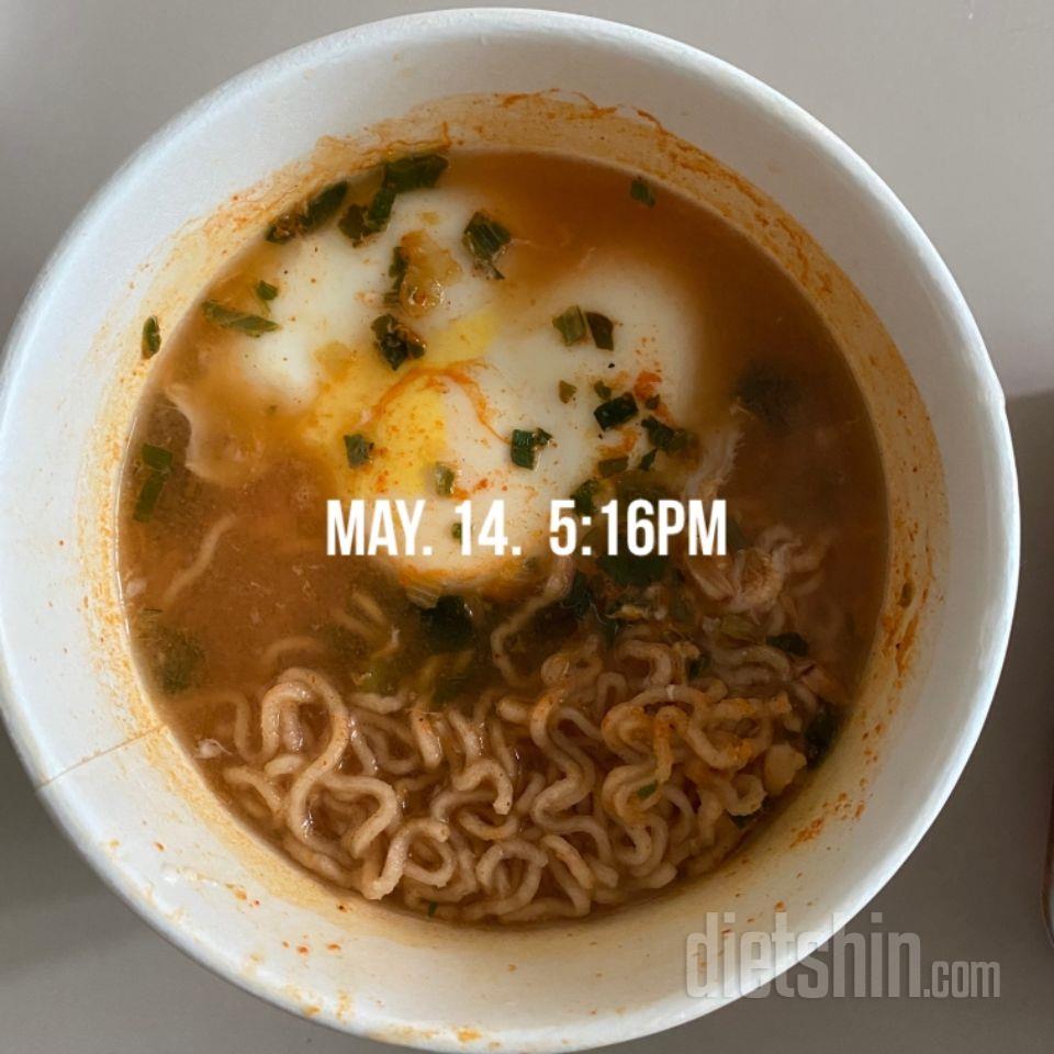 면발이 뚝뚝 끊겨요 하지만 맛은 라면
