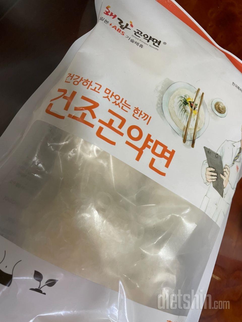 건조된 곤약면은 처음 시켜봤어요. 보