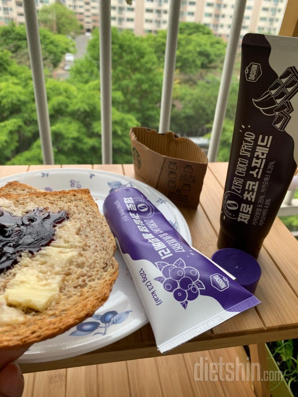 맛있고 편하긴하지만 처음 개봉하면 물