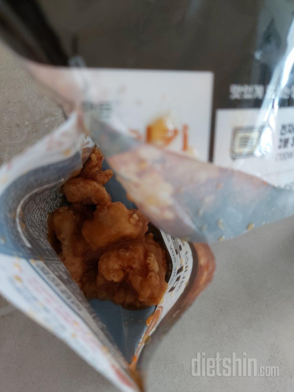 담백하고 치킨땡길때 먹기좋아요 양념맛