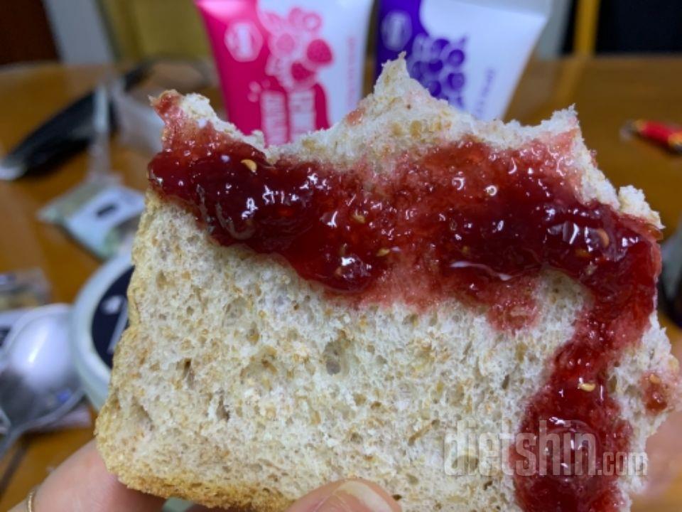 통밀빵은 재워두고 먹어용~~ㅋㅋ
요거