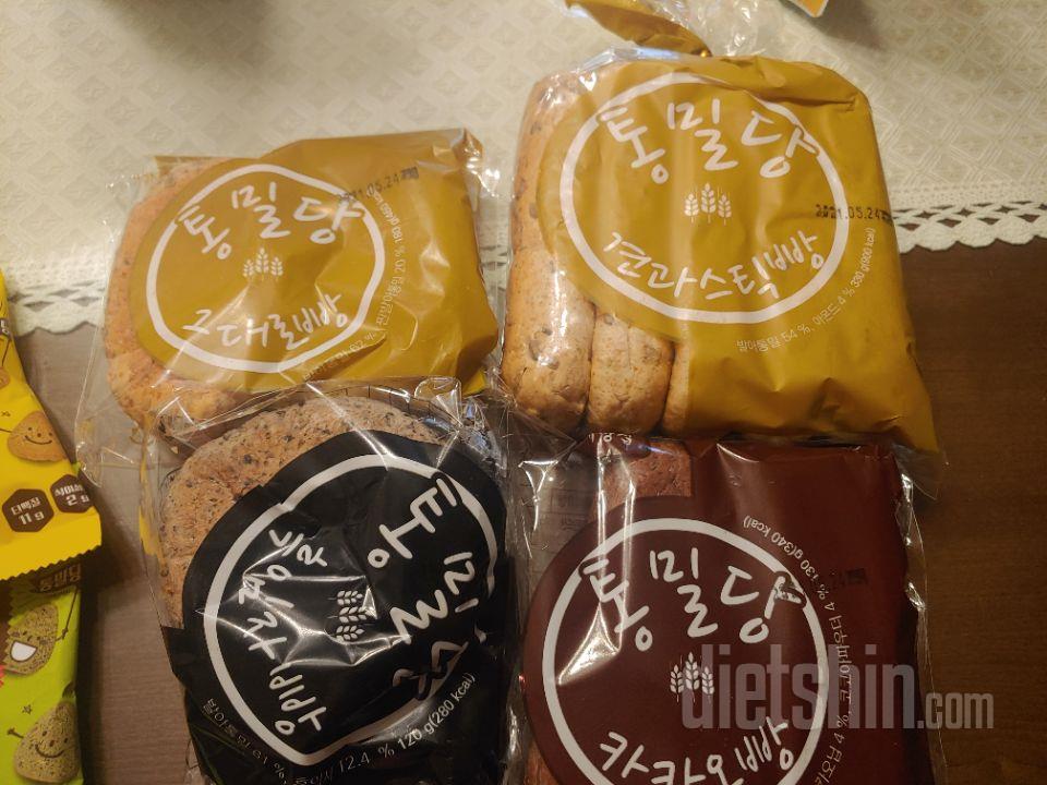 아직 그대로 스틱빵만 먹어봤는데 고소