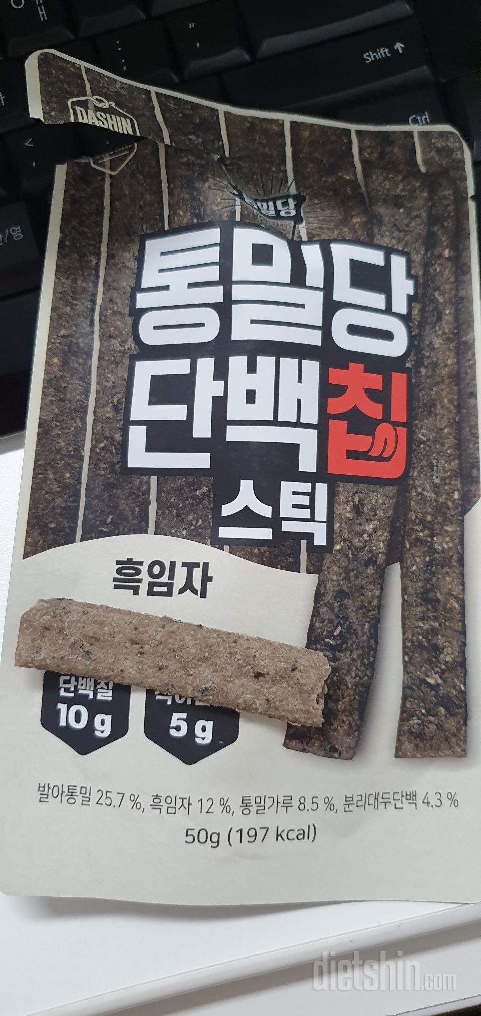 맛이 별로없고  조금 쓴맛이 나요.
