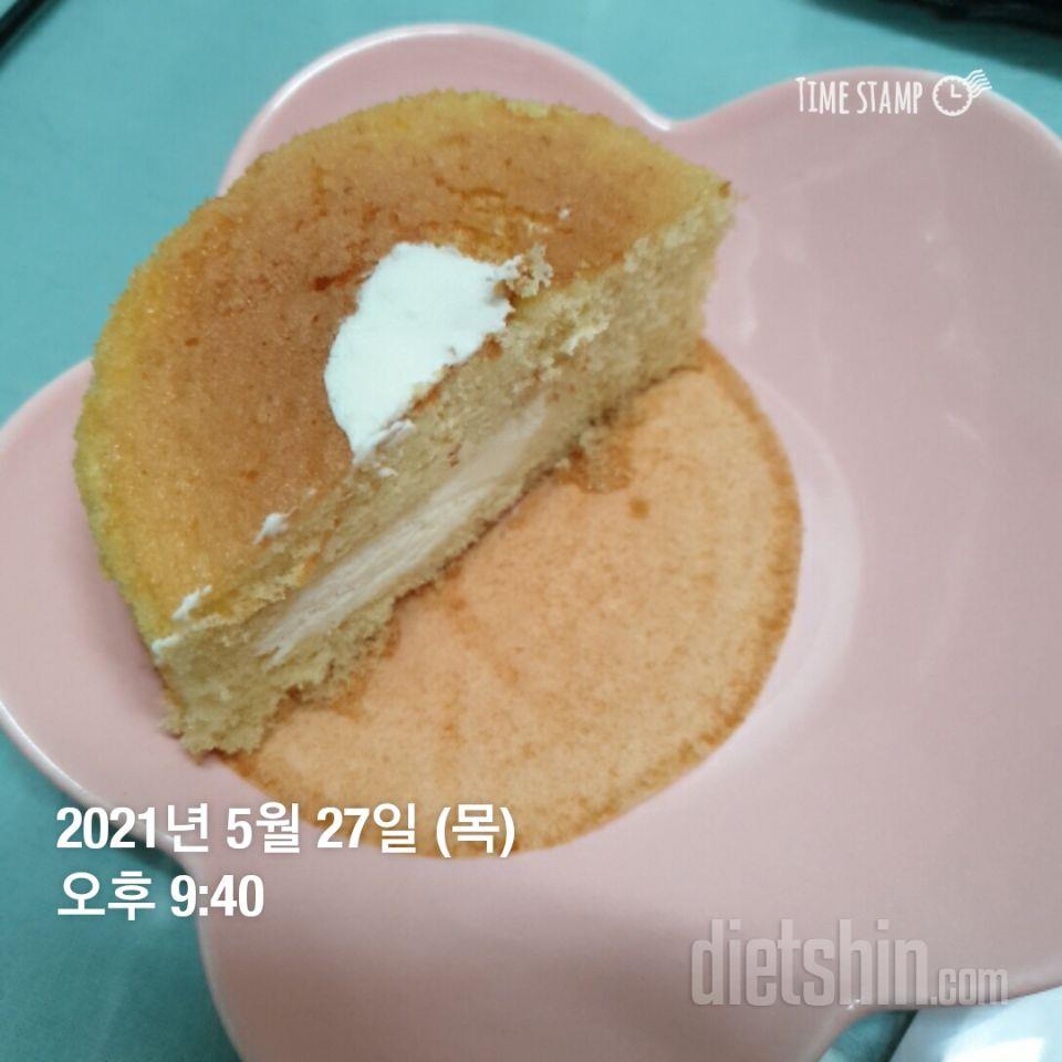 너무맛있어서 저렇게 반잘라놓고 한개