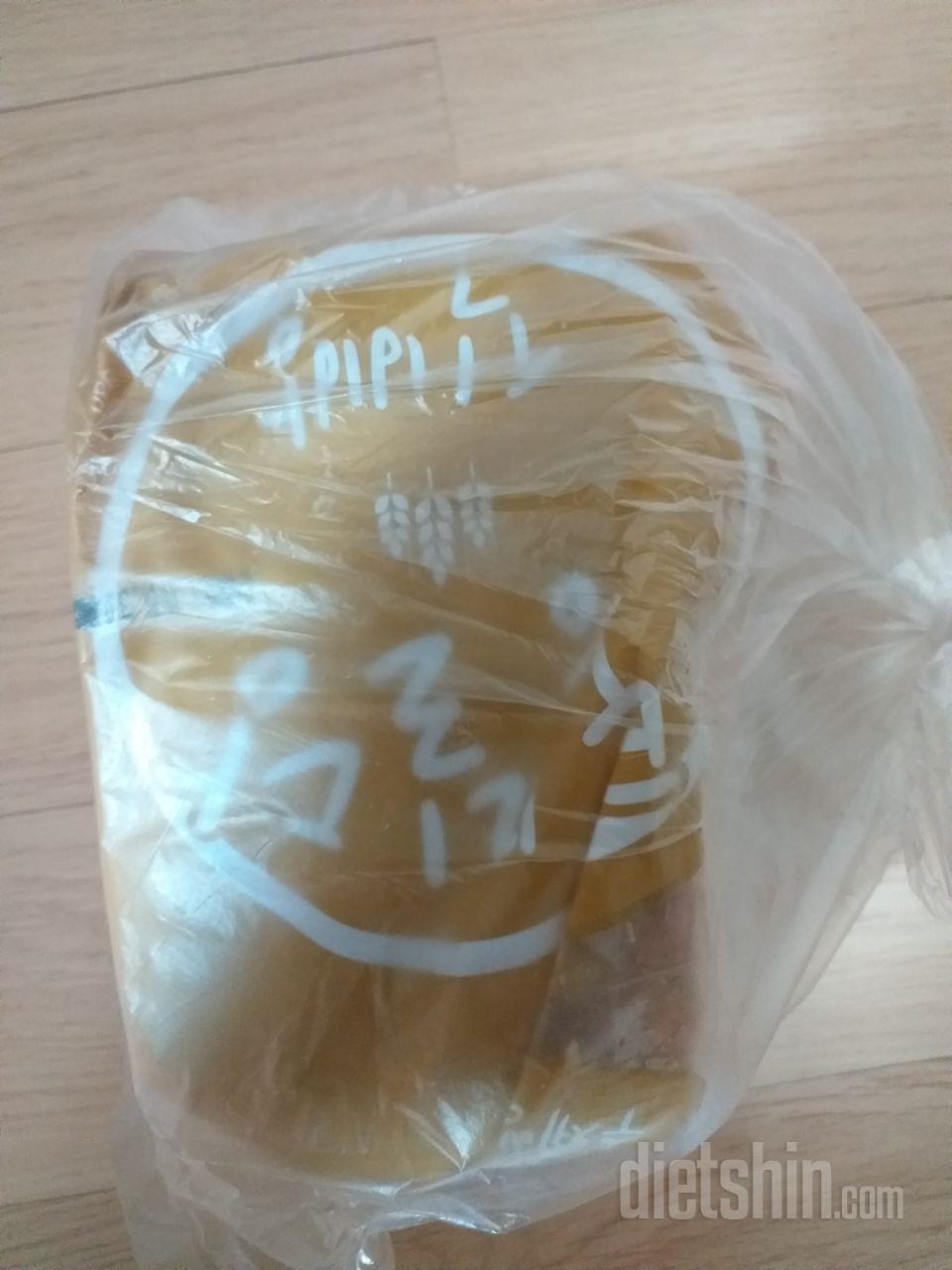 고소하니 맛남.얼려놓고 먹기전 살짝